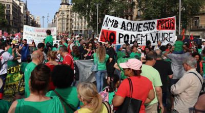 Centenars de persones recorren el centre de Barcelona en contra de l’encariment “insostenible” de la vida