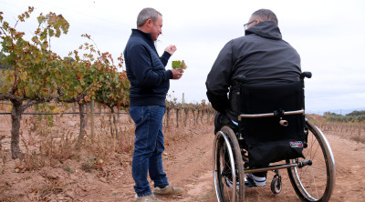 Neix la primera capsa regal d’experiències per a persones amb discapacitat: “El turisme ha de ser per a tothom”