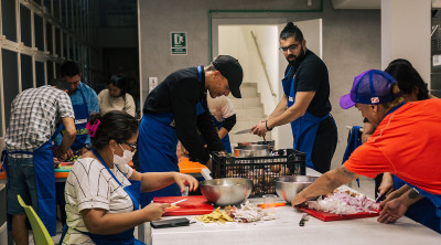 Alimenta, el nou model d’alimentació social impulsat a Barcelona que dignifica i empodera les persones