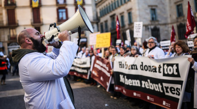 La vaga de docents i sanitaris s’estén per Catalunya en la tercera jornada de protestes