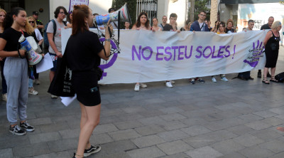Badalona torna a sortir al carrer per condemnar les agressions sexuals a noies al municipi