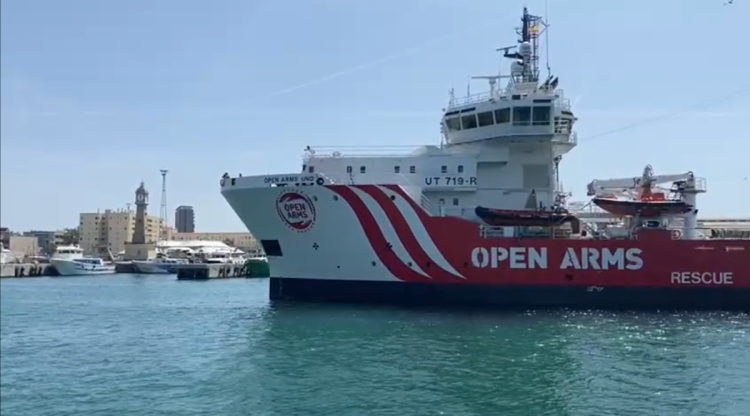 El nou vaixell de rescat de l’Open Arms atraca al port de Barcelona